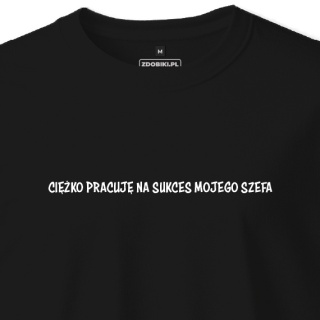 T-shirt Unisex "Ciężko pracuję na sukces mojego szefa"